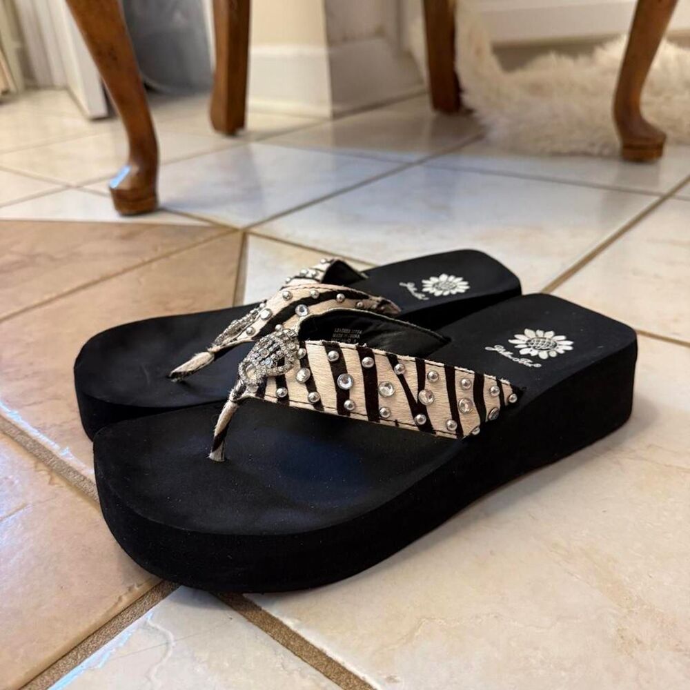 Yellow-box Women's multi Flipflops